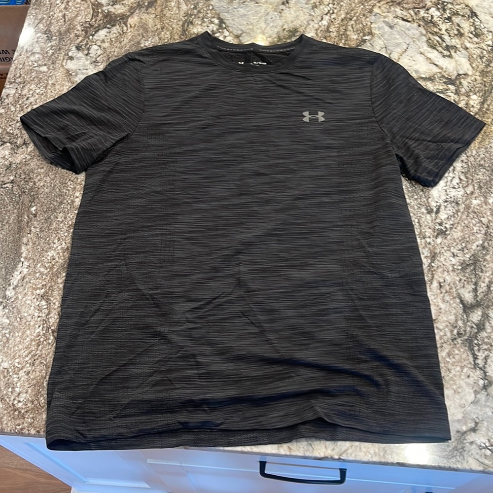 Under armor, heat gear, thread, born T-shirt, men’s